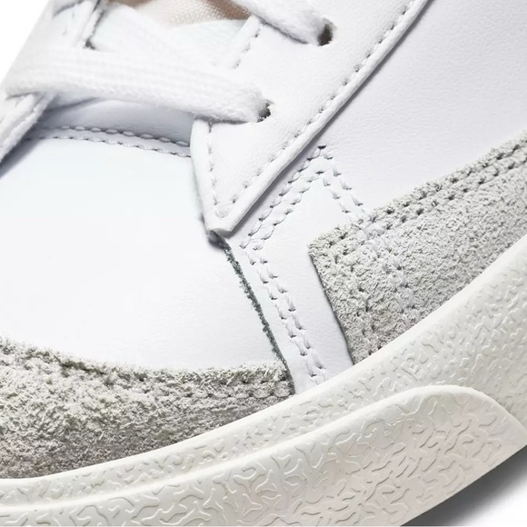 Women’s Nike Blazer Mid ‘77s - Picture 5 of 13